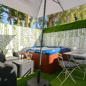 https://malaga-chic.hotelsinnerja.org